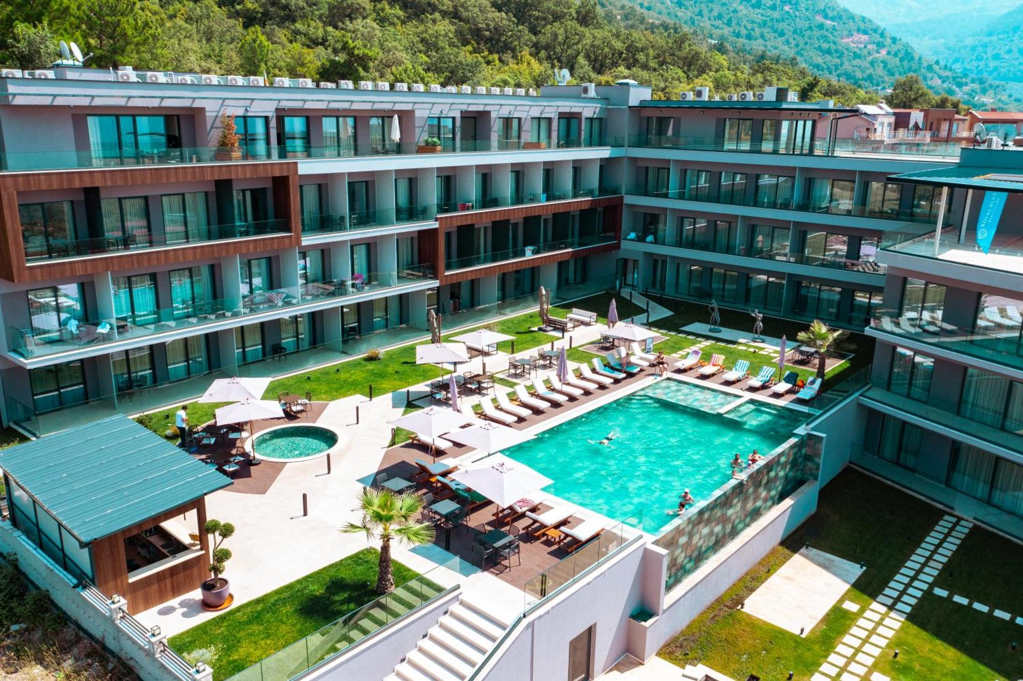 Royal Blue Resort & Residences Tivat Extérieur photo