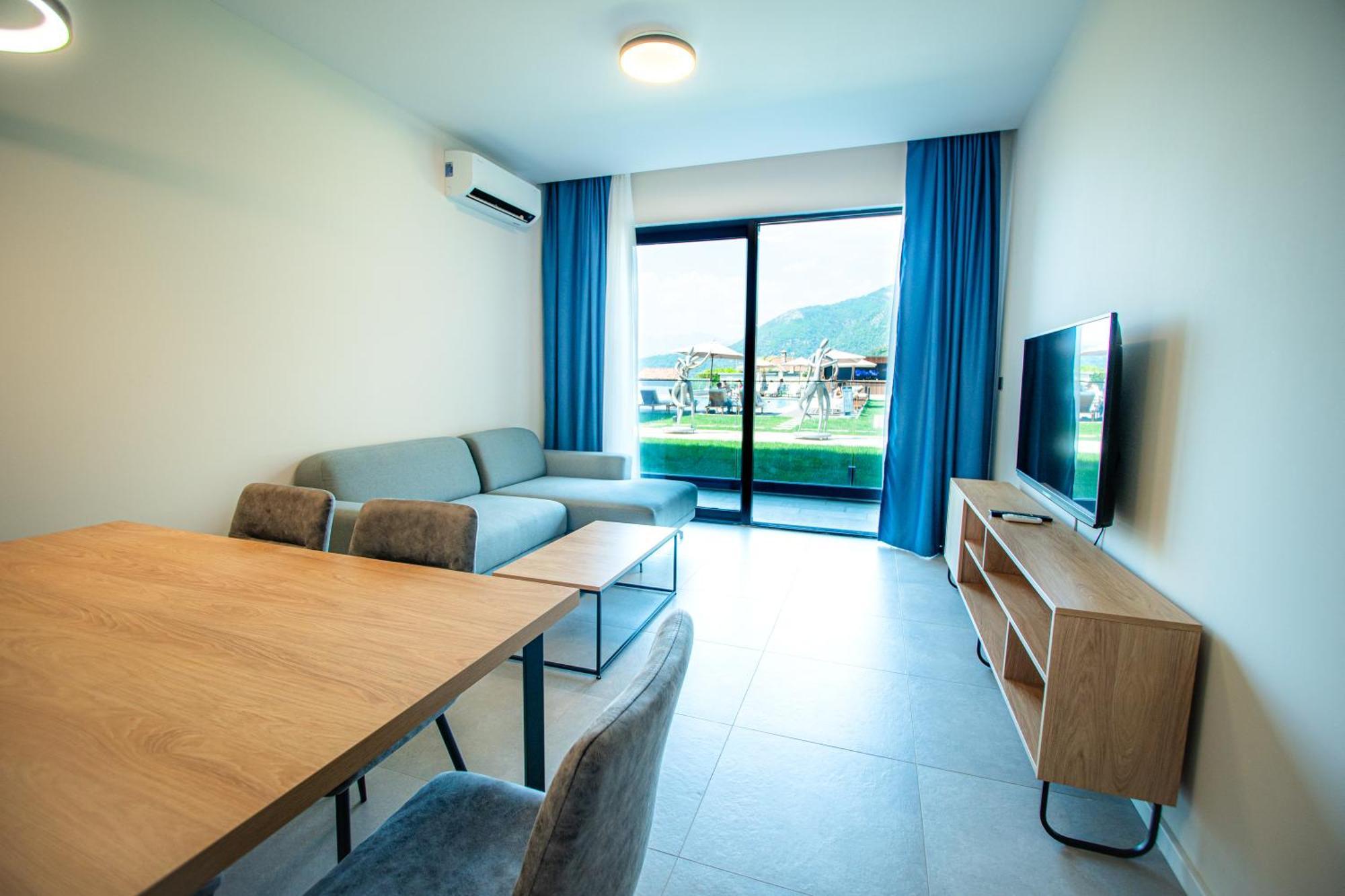 Royal Blue Resort & Residences Tivat Extérieur photo